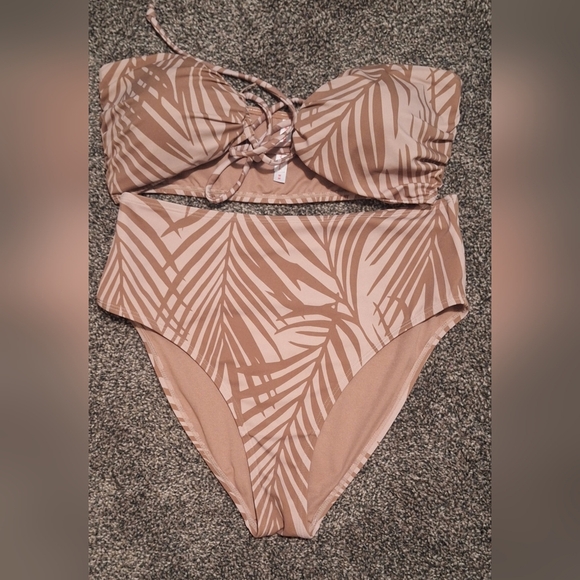 Joe Fresh Collab Roxy Earle Swim - Picture 2 of 7